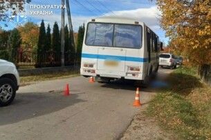 На Прикарпатті водій автобуса на смерть переїхав 4-річного хлопчика 