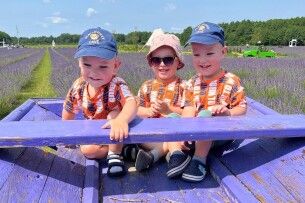 Родина волинських малят-трійнят молиться за повернення з війни їхнього зниклого безвісти дідуся