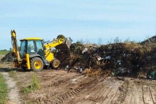 Сміття перекривало під'їзні шляхи: на Волині впорядкували два сміттєзвалища