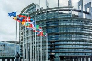 Європарламент прямо вимагає від української влади скасувати незаконні санкції проти Порошенка 