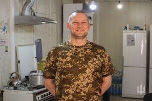 Батько чотирьох дітей звільнився з роботи у Литві, щоб служити у «Сталевій Сотці»