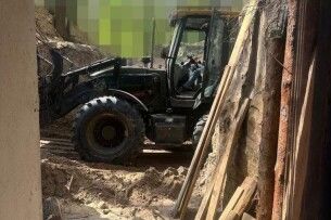 Порошенко привіз екскаватор підземному шпиталю, де рятують поранених воїнів