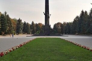 У Луцьку фотостенд загиблих Героїв перенесуть на меморіальний комплекс «Вічна слава»