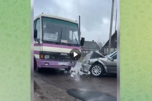 На Волині автомобіль врізався у рейсовий автобус