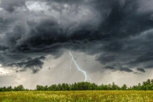 На Волинь суне гроза зі шквалами