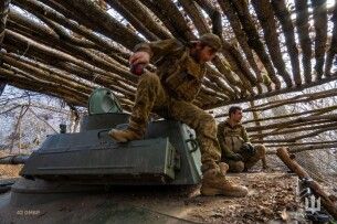 Волинянин «Янгол» та львів’янин «Елвіс» нищать рашистів із САУ «Вaby» 