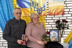 На Волині нагороду загиблого Героя вручили його рідним