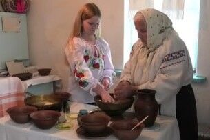 На Волині правнучка варить борщ за рецептом прабабусі – тепер страва визнана культурною спадщиною (Відео)