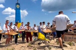 З інструментами на плечах на найвищу вершину: понад 30 цимбалістів підкорили Говерлу