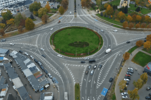 У Луцьку біля Північного ринку завершують роботи з облаштування кільцевої розв’язки (Відео)