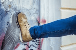 На Волині п'яні вандали понівечили Будинок культури