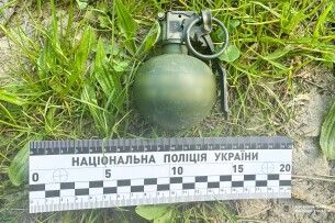Рівнянин поруч з будинком знайшов гранату 
