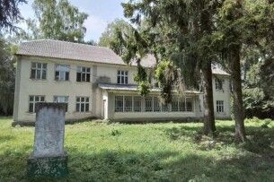 Прокуратура блокує продаж «школи-примари» на Волині
