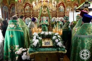 Храм МП на Волині, де відмовились відспівувати загиблого воїна, відвідало вище духовенство