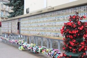 Фотостенд загиблих Героїв: у Луцьку обговорили майбутнє меморіального простору 