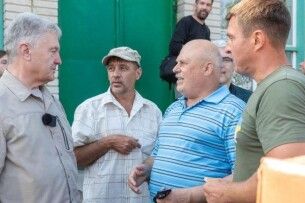 Порошенко на Сумщині привіз генератори для ДФТГ, яке полює на «Шахеди»