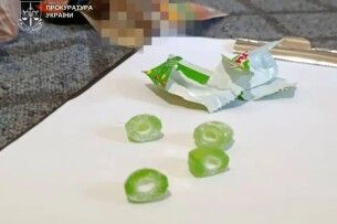 Ховав наркотики в цукерках: на Волині судили чоловіка за «передачі» в СІЗО