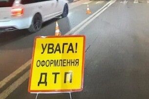 У Луцьку «Mercedes» підрізав тролейбус (Відео)