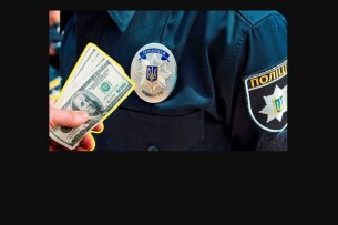 На Волині водій поклав у поліцейську машину 4 тисячі доларів