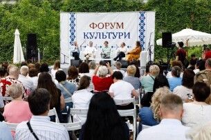 Порошенко у Львові: українці мають усвідомити глобальну силу своєї культури