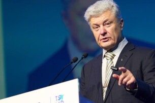 Порошенко про перспективи миру: дипломатія працює лише тоді, коли за нею стоїть сила