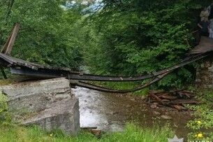 На Буковині обвалився міст з дітьми: шестеро травмованих госпіталізували (Відео)