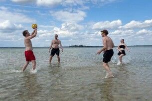 Перші туристи, атракціони та екостежка: як Світязь готується до літнього сезону (Відео)