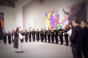 Заради ЗСУ: в Музеї Корсаків виступили два відомих хори