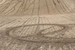 Їздив мотоциклом по посівах: на Волині судили матір за «розваги» 15-річного сина