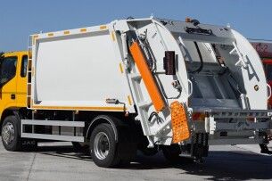 У Нововолинську  купили сміттєвоз для контейнерів закритого типу (Відео)