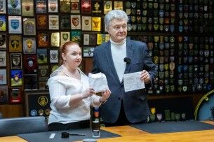 Порошенко передав свої депутатські кошти волонтерам ГО «Справа Громад» для потреб ЗСУ