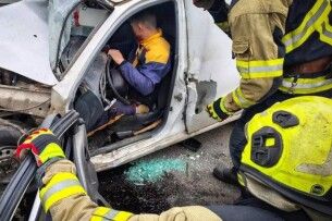 На Волині людей затиснуло в понівеченому авто