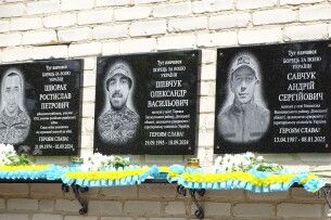 На Волині на фасаді школи відкрили пам'ятні дошки трьом Героям-випускникам