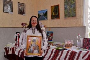 Промінь надії в темряві війни: багатогранна волинська художниця показала  у Луцьку свої роботи (Фото)