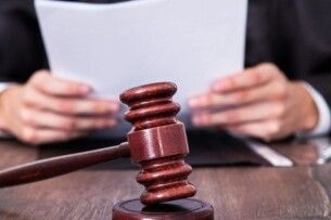 У Луцьку покарали матір школяра, який облаяв вчителя в ліцеї