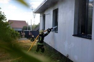 Біля Луцька горіла хата – її власник в лікарні