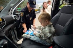 На Волині поліцейські дарували дітям подарунки