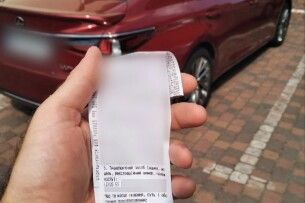 В соціальних мережах поширили відео, як у Луцьку авто мчить на червоний сигнал