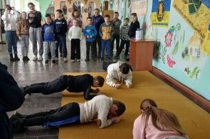 У волинському селі учні й вчителі стали  у планку – і… назбирали  на дрони для ЗСУ!