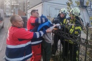Простромив руку металевим прутом: на Волині рятували дитину