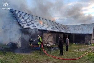 На Волині через несправну піч та плиту горіли господарські будівлі 