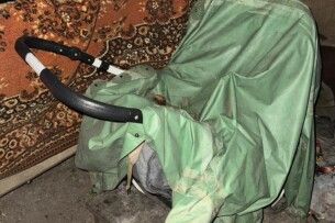 На Вінниччині судять батьків, які закопали немовля на смітнику