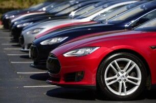 Скільки власники елітних авто на Волині сплатили податків за свої машини