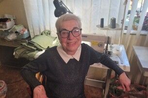 «Волинські швачки» перетворили квартиру у Луцьку на «Швидку допомогу» для фронту (Відео)