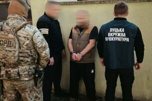 Волинські поліцейські затримали банду «гастролерів», які обкрадали елітні авто
