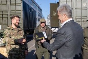 Порошенко передав техніку і дрони у 19 підрозділів Сил оборони