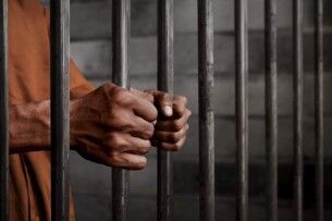 У Луцьку затримали чоловіка, який розтрощив сокирою дві автівки