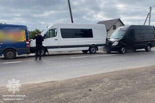 На Рівненщині зіштовхнулися п'ять автівок: винуватцем став пес