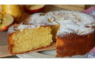 Повітряна шарлотка  з яблуками на хлібі 