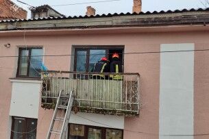 Рятувальники на Волині відкрили двері балкону, щоб допомогти чоловіку